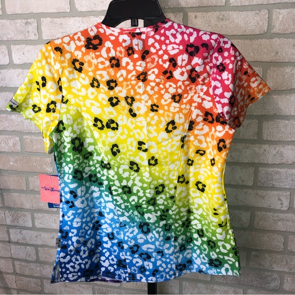NWT Zavate Ava Therese Rainbow Leopard pattern short sleeve scrub top - Picture 7 of 9